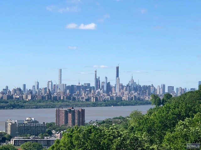 JUST UNPACK & MOVE IN! *ALL UTILITIES, TAXES, and PREMIER DECK PARKING SPOT INCLUDED IN MONTHLY FEES! Welcome to your new dream home with breathtaking views of NYC! This 2 bedroom/2 bathroom bi-level home is move-in ready, so all you have to do is unpack and enjoy. As soon as you step inside the entry foyer, you'll be impressed by the Elegant living room, Formal dining room, and well-designed galley-style kitchen. The entire space is bathed in natural light thanks to floor-to-ceiling windows, and you'll love spending time in the HUGE 24' enclosed tiled terrace with UNOBSTRUCTED views. Thoughtfully renovated with Plank floors, Crown moldings, and Updated Kitchen and Bathrooms. You'll enjoy stunning views from every room. MONTHLY FEES TOTAL $2372.56 (MAINT $1997.91 PARK $72, CBL/INT$48.90, ASSES $253.75)INCLUDES ALL utilities, Taxes, Parking, and u/l mortgage. Partially Tax Deductible! Amenities addl. Board approval required. Min. Gross income for cash buyer w/no debt $114k.
