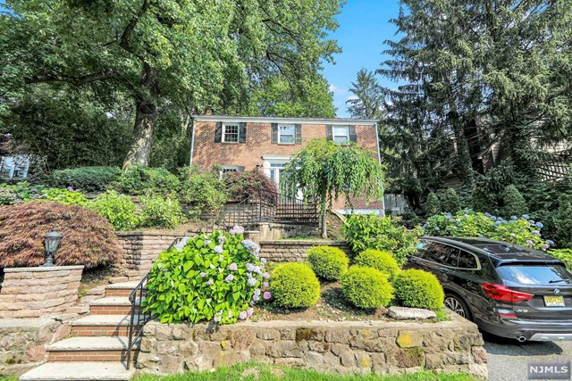 An exquisite rental offering in prestigious Bergen County area. Gorgeous 3 BR/3.5 BTH Center Hall Colonial. Beautifully renovated. First floor features entry foyer, living room/FPL, formal dining room, ultra-modern kitchen, den/sun room, and powder room. 2nd floor hosts master suite with MBTH, 2 additional BR'S and a full BTH. Lower level is finished and is replete with family room, laundry room, workshop and another full BTH. Brick and cedar exterior. Central A/C. Newer windows and floors. 1 car attached garage. Close to amazing parks and recreational facilities. Minutes to schools, shopping and fine dining. Easy and quick access to GWB, NYC, transportation and major highways. The best of Leonia! A find!