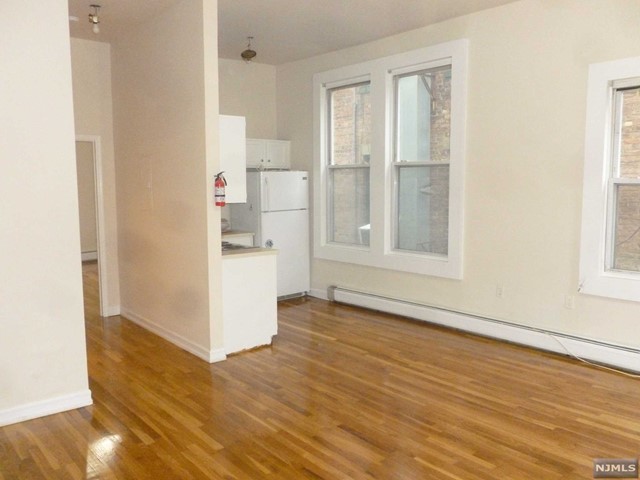 ONE BEDROOM- SECOND FLOOR CONDO UNIT.HARDWOOD FLOORING, REFRIGERATOR, ELECTRIC RANGE & ONE PARKING SPACE.STEPS FROM THE BAY ST. TRAIN STATION. THIS IS A PET FREE AND SMOKE FREE BUILDING.