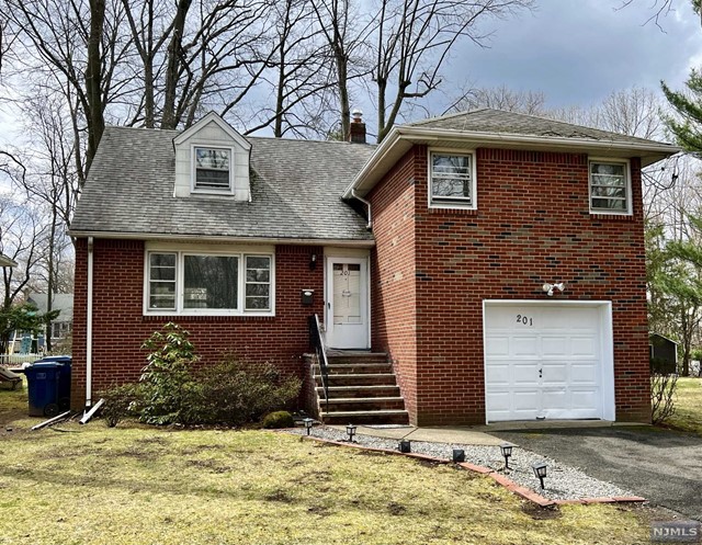 Beautiful house rental on private, dead end street, near park and easy access to main areas. 3 bedrooms, 1/2 baths, one car garage. Washer and Dryer in basement, Deep property. Credit and background check and interview required. No pets. No smoking in the house. Tenant(s) responsible for all utilities.