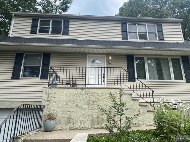 Welcome to this bright and beautiful two bedroom apartment in excellent condition! This apartment offers washer & dryer in unit, deck that overlooks backyard, and central a/c. Minutes away from shopping and all major highways. Located near Goffle Brook Park.