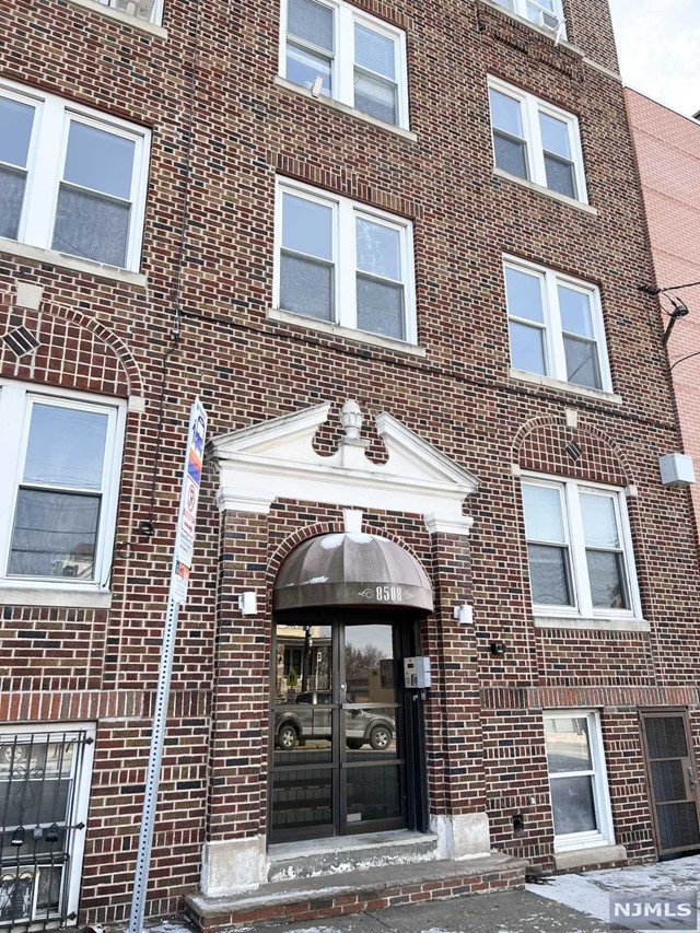 FANTASTIC 2 BEDROOM 1 FULL BATH 650SQFT SECOND FLOOR UNIT IN NORTH BERGEN !! BUS TRANSPORTATION AT DOOR..LOW TAXES AND MAINTAINCE INCLUDES HEAT AND HOT WATER..LAUNDRY ROOM IN BLDG W STORAGE. FRESHLY PAINTED, HARDWOOD FLOORS THROUGHOUT, UPDATED KITCHEN W MARBLE FLOORS AND GRANITE COUNTERTOPS, HIGH CEILING AND GREAT SIZE BEDROOMS. PETS ALLOWED DOGS UNDER 15BS , EASY TO RENT, SUPER ON SITE !!