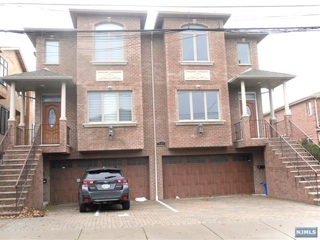 WELCOME TO THIS MODERN YOU G DUPLEX ON 3RD ST. IMMACULATE MOVE IN CONDITION. ABUNDANT NATURAL SUN LIGHTS/EAST EXPOSURE. CENTRAL AC, CENTRAL VACUMN. EXTRA BEDROOM IN GROUND FLOOR. CLOSE TO SCHOOL AND NYC BUS STOP.