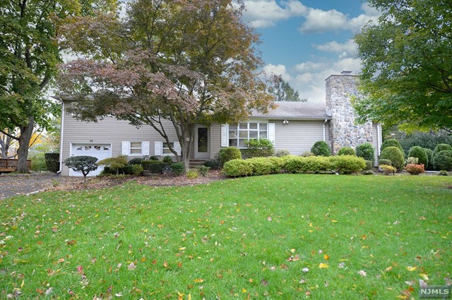FOR RENT: 4 BEDROOM 3 BATH SPLIT LEVEL IN GLEN ROCK WITH LARGE ROOMS AND LOTS OF STORAGE SPACE. TILED ENTRY HALL WITH CLOSET LEADS TO THE FORMAL LIVING ROOM WITH BUILT IN SHELVES AND LARGE BAY WINDOW. A SUNNY DINING ROOM AND FAMILY ROOM TOWARD THE BACK OF THE HOUSE HAS VAULTED CEILINGS, SKYLIGHTS AND SLIDING GLASS DOORS TO A LARGE DECK AND PATIO. THE EAT IN KITCHEN ALSO HAS SLIDING GLASS DOORS TO THE DECK FOR A SEAMLESS FLOW FOR ENTERTAINING. THE GROUND LEVEL FEATURES A REC ROOM, FULL BATH, AND BEDROOM - GREAT FOR GUESTS! THE UPPER LEVEL HAS A HALL BATHROOM AND 3 BEDROOMS INCLUDING A PRIMARY BEDROOM AND BATH. ALL BEDROOMS HAVE GREAT CLOSET SPACE. THE BASEMENT IS FINISHED AND OFFERS LAUNDRY, AND MORE STORAGE. CENTRAL AIR, BUILT IN SHELVING, FIREPLACE IN FAMILY ROOM, DOUBLE WIDE DRIVEWAY AND ATTACHED GARAGE. CLOSE TO SCHOOLS, PARKS, WORSHIP AND TRANSPORTATION. TENANT RESPONSIBLE FOR LAWN CARE AND SNOW REMOVAL. AVAILABLE 11/10