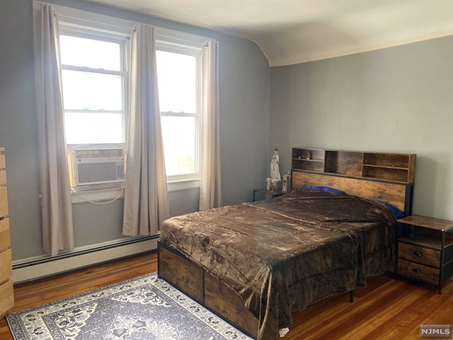 One large bedroom, offers hardwood floors throughout entire unit. Large and plentiful closet space , laundry hook up in the basement. On street parking, residential, quiet block . Lots of sun light, bright and beautiful.