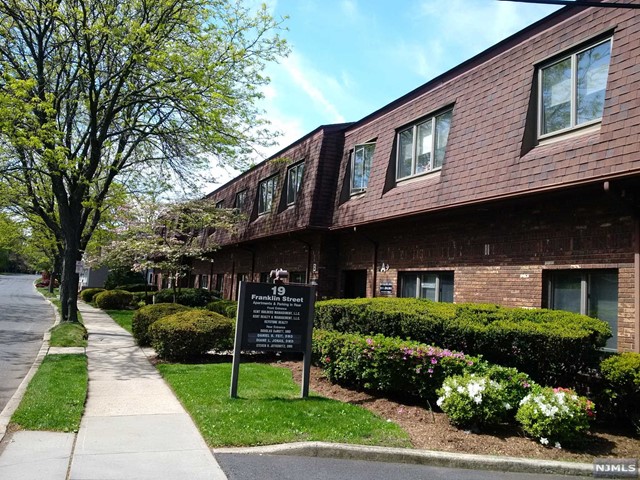 Apt. #5 Bright and airy apartment over offices. Kitchen with dishwasher. New vinyl laminate "wood look" floors. Renovated bath with shower over tub. Cathedral ceiling with skylight in Lr/Din area. Large walk in closet in BR. Just a few blocks from downtown. No pets, No smoking.