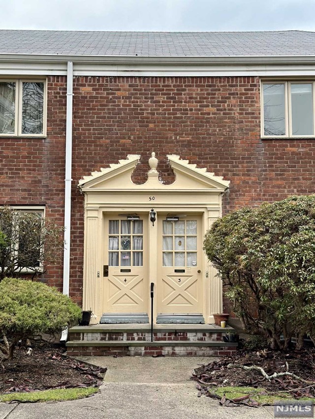 Welcome to this charming one-bedroom condo nestled in a serene community at Brookview Gardens. This residence boasts a comfortable layout, ample natural lighting, and a spaciously designed interior. Enjoy the convenience of a prime location while experiencing the tranquility of lush surroundings. Ideal for those seeking peaceful living with close accessibility to all of the highly desirable amenities Bergenfield has to offer such as shopping, restaurants, parks & more! Explore the possibilities of calling this inviting condo your new home!