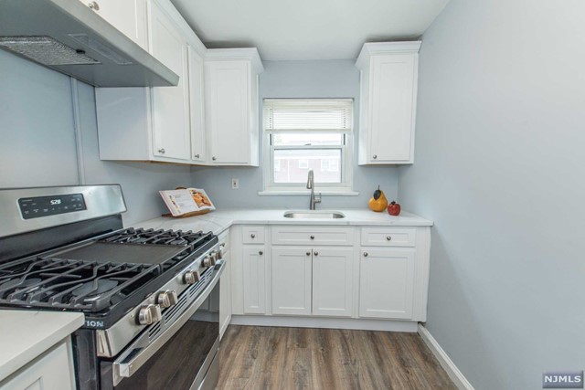 Are you in search of the perfect apartment that meets all your needs? Look no further! This amazing apartment has just been freshly painted and offers ample space, laundry facilities in the building, and heat and hot water included. The kitchen is newly renovated with brand new cabinets, appliances, countertop, sink, and faucet. You'll have 2 off-street parking spots, and the convenience of a bus stop and HUMC within walking distance. And for pet lovers, it's great news that this apartment is pet-friendly. This incredible opportunity won't last long, so don't miss out on the chance to secure your dream apartment!