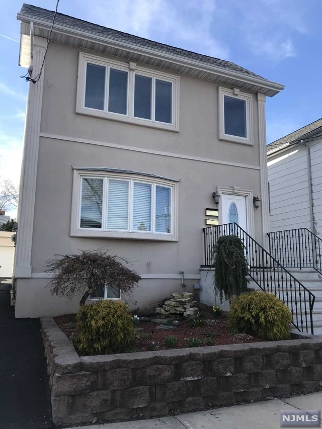 VERY BRIGHT 2BR ON 2ND FL IN A 2F HOUSE AVAILABLE FOR IMMEDIATE OCCUPANCY. LR DR OPEN TO KIT W GRANITE COUNTER TOP, REFRIGERATOR, MICROWAVE,DISHWASHER. NEWER BATHROOM. LAUNDRY ROOM WITH WASHER and HOOK UP FOR DRYER. CENTRAL AIR/HEAT. PROFESSIONALLY CLEANED. CONVENIENTLY LOCATED IN A RESIDENTIAL PART OF TOWN, WITH ACCESS TO MAJOR HIGHWAYS. WALKING DISTANCE TO NYC BUS. A STONE THROW TO NYC. RENTAL APP, CREDIT CHECK, INCOME/EMPLOYMENT VERIFICATION, PERSONAL INTERVIEW REQUIRED. LL WILL CONSIDER A SMALL DOG. NO BACK YARD USE. TENANT PAYS ONE MONTH BROKER'S FEE