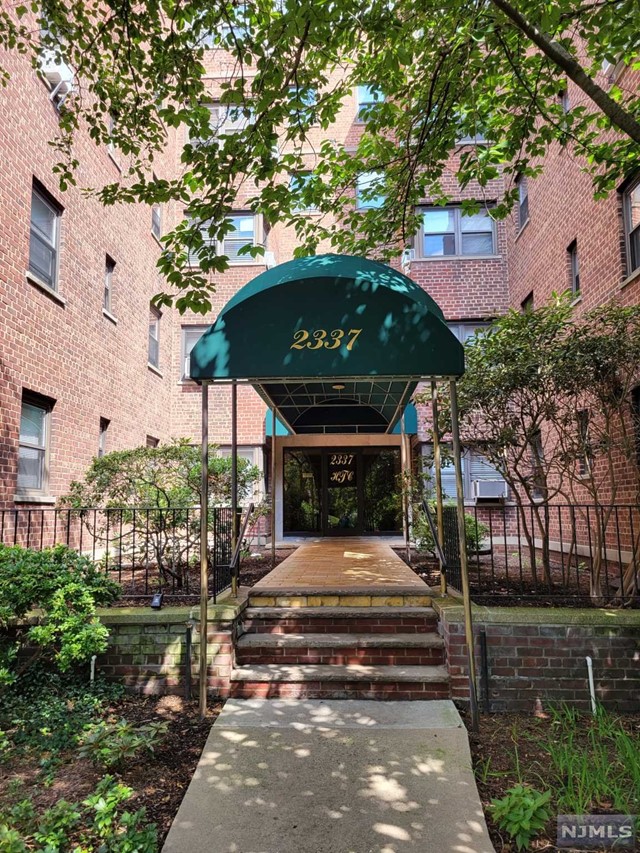 Landlord Pays Rental Fee. Spacious 2 Bedroom, 1 Full Bath apt in the Hudson Terrace apts with one parking space included. Hardwood floors. Great Location with close proximity to NJ Buses, Palisades Parkway, and schools. Heat, HW and one reserved parking space included. Credit Check, Income Verification with Board Approval necessary. Tenant responsible for a $300.00 Non refundable application fee and a $250.00 Move-in/Move-out Fee which is refundable if no damage is done. Park and Tennis courts behind building. 1 Month Security.