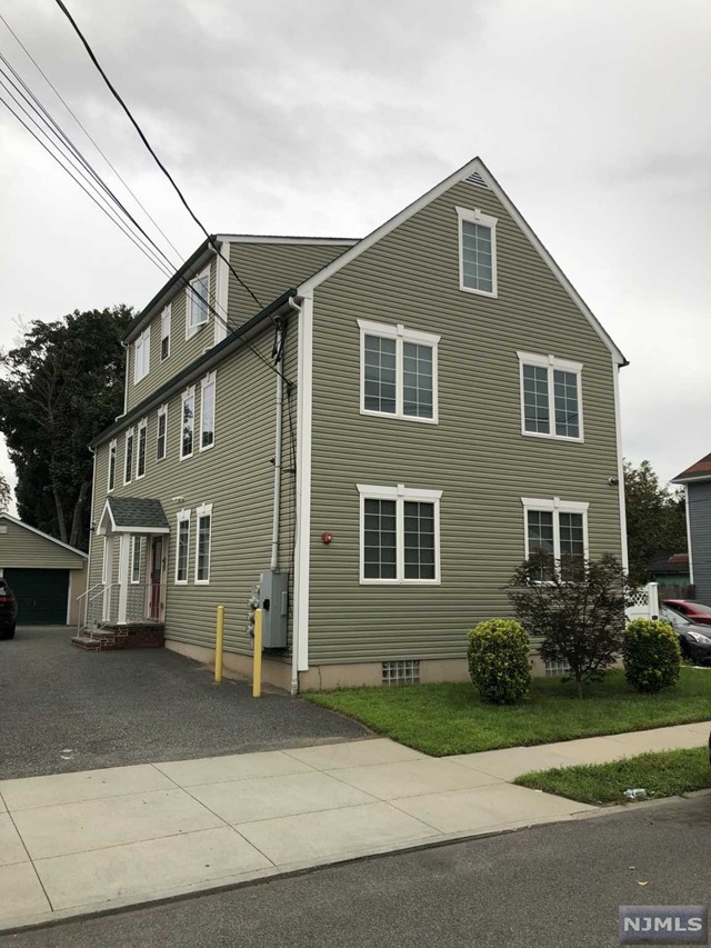 RENOVATED 3RD FLOOR APARTMENT - 1 BEDROOM, EAT IN KITCHEN AND BATH. HARDWOOD FLOORS, CENTRAL A/C, GRANITE COUNTER TOPS, LAUNDRY ON SITE. CLOSE TO SHOPPING, PARKS, SCHOOL, AND TRANSPORTATION. FULL CREDIT REPORT AND PROOF OF INCOME REQUIRED. BUILDING WITH INTERCOM. ON STREET PARKING.