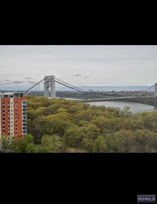 1 BR apartment for rent in a luxury high rise building with views of the river and GWB. Hardwood throughout. Washer dryer in unit. One parking spot in garage. Among the amenities offered is 24 hour doorman, outdoor pool, gym, children's playroom, library and business center. Easy access to GWB, NYC, entertainment, restaurants and shopping.