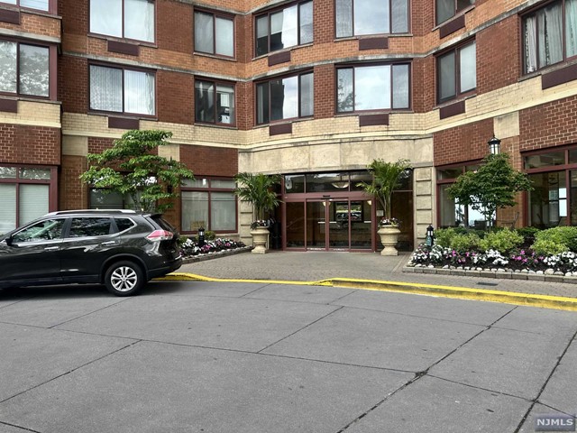 This modern 1BR apartment on the 39th floor offers breathtaking panoramic views through large windows. With 900 sq. ft. of space, it features west and northern exposure, a dining area, a walk-through kitchen, oak parquet floors, high ceilings, and a luxurious marble bathroom. Convenience is ensured with a washer and dryer in-unit and one designated parking space on the 7th floor. The building offers exceptional amenities, including a health club, jacuzzi, children's playroom, scenic outdoor pool deck with BBQ area, community room, library, and party room. Located close to parks, shopping, and public transportation, it's just 10 minutes to New York City via the G.W. Bridge and near major highways: RT95, RT46, RT80, RT4, Parkway, and Palisades Parkway. Move-in details include a $500 non-refundable move-in fee and a $500 move-out fee (deposit). Don't miss this great opportunity for luxury living!