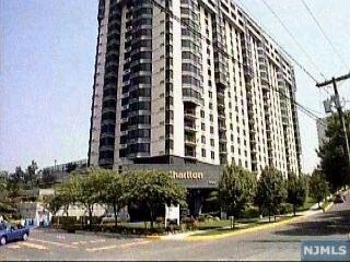 VERY SPACIOUS LUXURY BLDG, 1BR W/JACUZZI, PARQUET FL, SWIMMING POOL,GYM,TENNIS CT, W/D IN UNIT,PANORAMIC MOUNTAIN AND SUNSET VIEW, CONV TO NYC BUS, SCHOOLS, SHOPPING AND NEW COMMUNITY CENTER, NTN CREDIT REPORT REQUIRED.