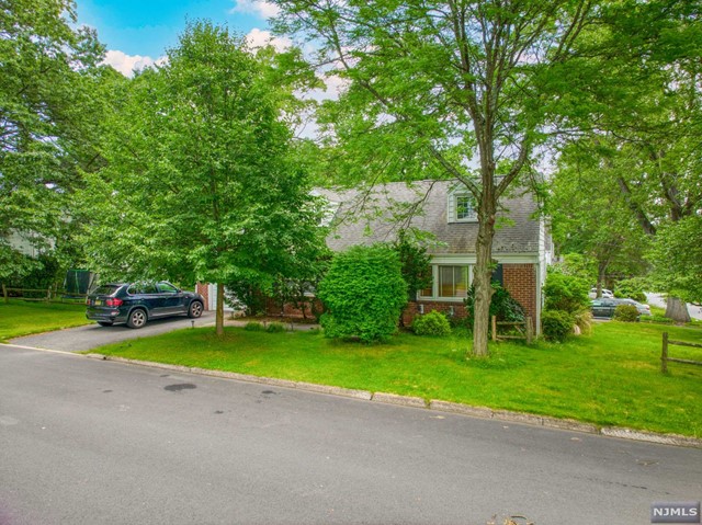 Welcome to this 4 Bedroom 2 bath house in a great town of Tenafly. Close to schools and NYC transportation.