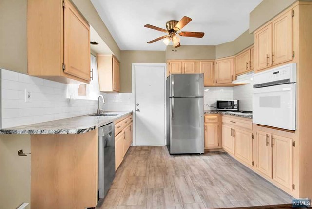 WELCOME HOME TO A RECENTLY RENOVATED 1BR CONDO (1ST FL) AT RIDGEMONT GARDENS. ONCE INSIDE YOU ARE GREETED BY THE GLEAMING HARDWOOD FLOORS THROUGHOUT, RENOVATED KITCHEN W/GRANITE COUNTERTOPS, TILE BACKSPLASH, BOSCH DISHWASHER & NEW FLOORS. THE BEDROOM EASILY FITS A KING/QUEEN BED & IT HAS 2 CLOSETS. ACROSS THE HALL YOU WILL FIND A RENOVATED BATHROOM. 2 LARGE BONUS CLOSETS IN THE LR, LAUNDRY ON SITE & 2 DESIGNATED PARKING SPACES IN THE PARKING LOT. HEAT & HOT WATER INCLUDED.TICE'S CORNER MARKETPLACE, DEMAREST FARMS & WEGMANS ARE ALL CLOSE BY. NO PETS, NO SMOKING ALLOWED IN THE UNIT. SCHEDULE YOUR APPOINTMENT TODAY.