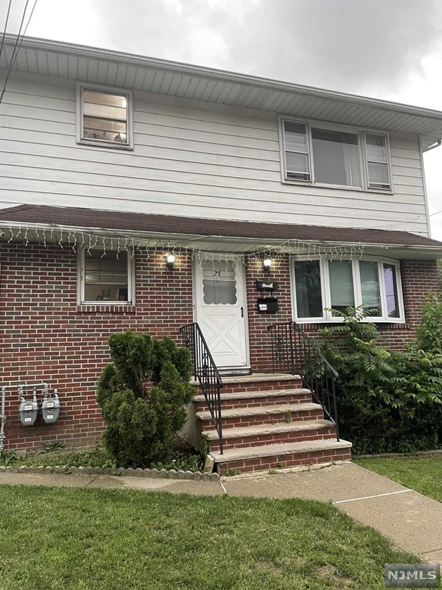 QUIET RESIDENTIAL AREA,SPACIOUS 1ST FL HOME FEATURING HWF,SS APPLIANCES,CENTRAL AIR,SHARED USE OF LARGE LEVEL YARD. GENEROUS LANDLORD PROVIDES LANDSCAPING-WASHER/DRYER. NO SMOKING/PETS-DON'T EVEN ASK. GOOD CREDIT-DOCUMENTED INCOME-FIRST $200 TOWARDS REPAIRS DUE TO NEGLECT.