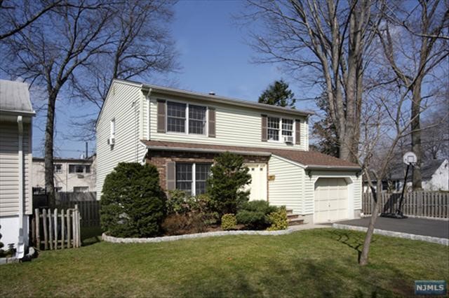 Beautiful home on quiet street features good-size rooms, eat-in kitchen and finished, walk-out basement with lots of storage. Principal bedroom has large closet and bath. The powder room and bathrooms are updated. The home is close to elementary schools and NYC and local bus transportation. Tenant is responsible for all utilities. Application, credit check, proof of income and interview required.