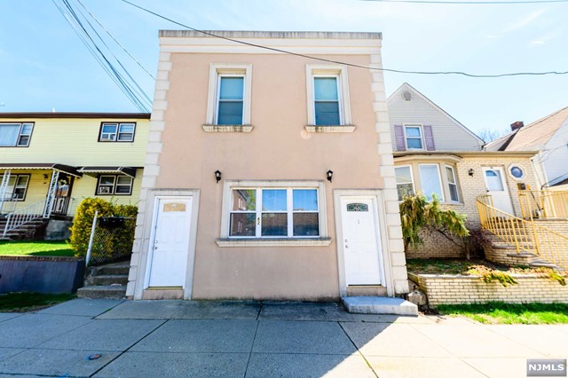 Completely renovated 1st floor apartment in prime Garfield location. Newer hardwood floors, modern kitchen, stainless steel appliances, granite countertops, and laundry hook up in unit! Full bathroom updated top to bottom with contemporary finishes. Backyard access with nearly 100 feet in depth! Parking available on street all utilities separate! 1 month broker fee applies required along with credit check and proof of income. Sorry NO SMOKING OR PETS.