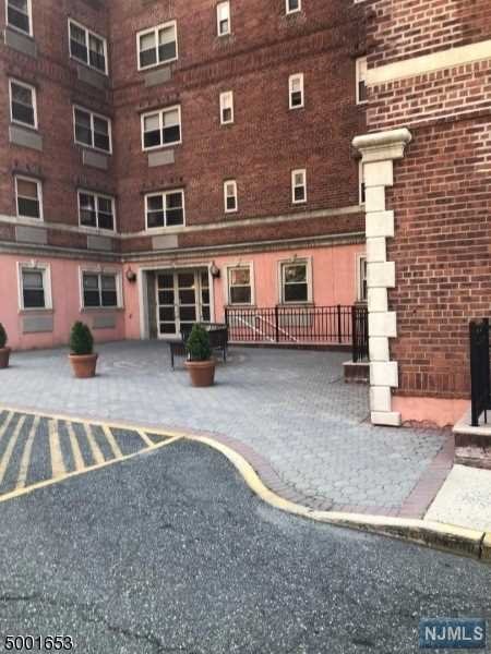 COME HOME TO EMPIRE VIEW CONDOS! ONE OF THE MOST LOVED BUILDNGS. THIS PASSAIC STYLE. UNIT IS THE LARGEST ONE BEDROOM, 1 BATH, OPEN LV/DR, GRANITE COUNTERS IN KITCHEN WITH STAINLESS APPLIANCES. NEWER DW, MICROWAY, IN-UNIT WASHER AND DRIER AS WELL, ALL DONE IN SEP. 2020. PTAC HEATING/COOLING SYSTEMS. THIS ONE IS AMOUNT THE LARGEST MODELS OF ONE BED UNITS. IT OFFERS A DOUBLE SINK VANITY IN A BATH AND DOUBLE CLOSET IN BED. INSIDE GARAGE SPACE IS INCLUIDED. HOA COVER COLD AND HOT WATER