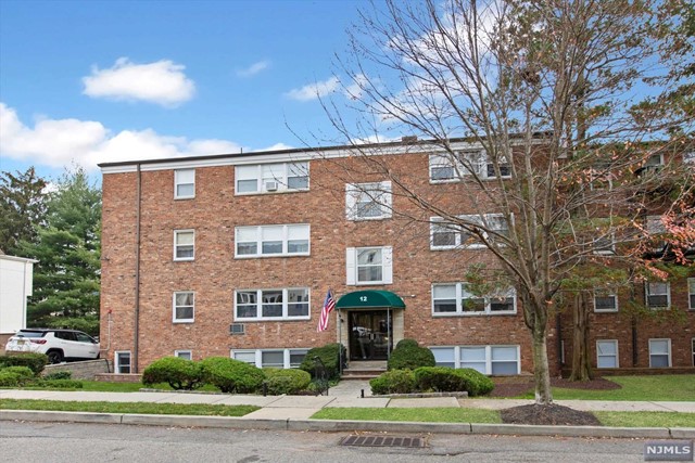 Rare one bedroom condo in the center of downtown Nutley on residential block! This first floor unit has hardwood floors, a spacious living room/dining area combo with kitchen, and plenty of closet space. High hats and large windows provide great light. No neighbors to disturb below! Quick home workout in morning? No problem! Assigned parking space, laundry on premise and storage unit. You cannot beat this location, right next to shopping, restaurants, schools & public transportation to NYC! Nutley Jitney bus a few blocks away to Delawanna train station. Come see before it's gone!