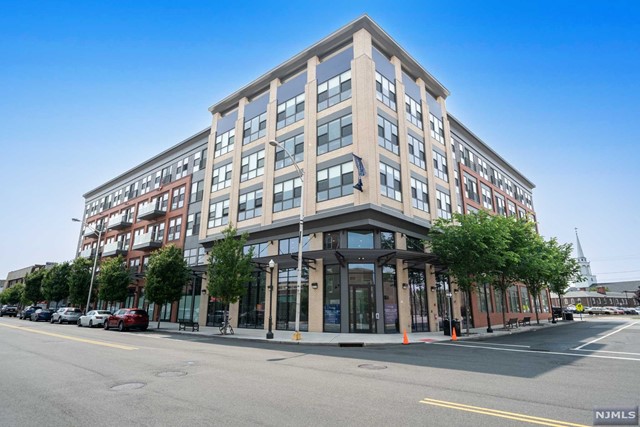 NO FEE! 1 MONTH FREE ON 13 MONTH LEASE! NO AMENITY FEE IF LEASED BY 1/1. The Crossroads - Our residences feature open floor plans w/large kitchens, quartz countertops, s/s appliances, massive islands & custom light fixtures. Enjoy having laundry in-unit, walk-in closets & private balconies or Juliette terraces in select units. Free bike storage & garage parking available for add'l fee! Upon entering you are welcomed by a modern & inviting lobby w lounge areas & work spaces.Residents can enjoy our expansive resident lounge w game room, entertaining areas with wet bar, a 24hr fitness center, yoga room w virtual classes & an outdoor patio w lounge chairs. Only a few minutes to the train station, commuting to the city is a breeze. Located near the shopping district, restaurants & nightlife entertainment. Come be a part of what Hackensack has to offer.Net effective rent advertised. Pay net effective or pay base renT w last month free. Base rent is $2,400. Photos of similar unit.