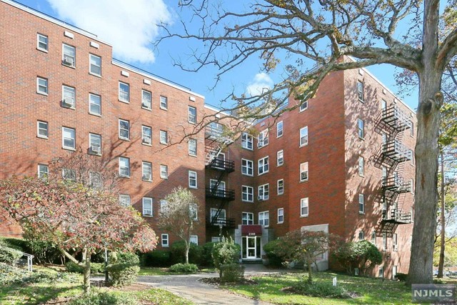 Freshly painted & well maintained 1 bedroom & 1 bathroom unit in a quiet mid-rise building with elevator. Hardwood floors throughout, heating and hot water are included. Designated parking space outside. Laundry on-site. Commuter's delight with convenient NYC mass transit just steps away and only a few minutes to GWB and major highways. Located just around the bend to Linwood Plaza, close to the business district, shopping, restaurants, and schools.