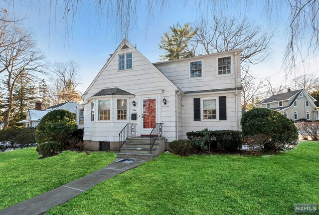 Cheery 2 bedroom rental within Willard school district. This upstairs apartment has hardwood floors, lots of light and a cute eat-in kitchen. Tenant will have one spot in the driveway. Close to top-rated schools, shops, restaurants & NYC bus & train. No smoking, no pets. Heat & hot water included. Landlord covers landscaping and snow removal. Tenant must show credit & proof of income. The space is suitable for up to 2 people. Available Feb 1.