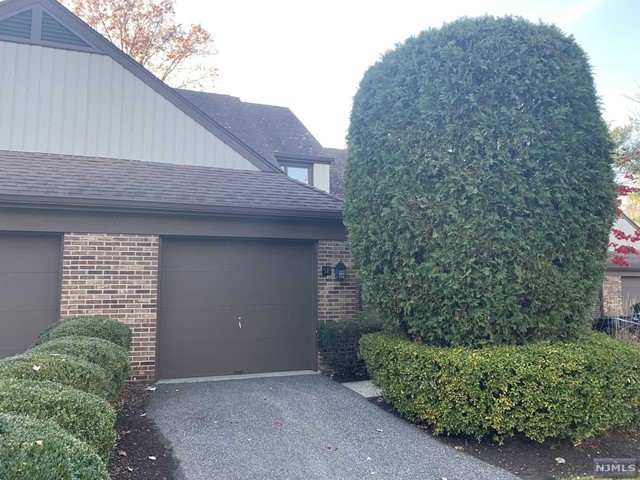 Nestled in the desirable complex of Meadowview in the heart of Leonia. Best location backing to large green space. Bright and Spacious offers 2br and 2.5bth. Hardwood floors throughout. Convenient location to NYC transportation, highways, and park