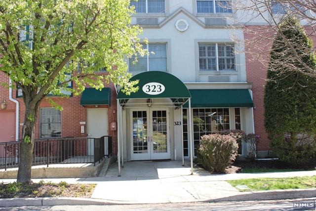 One of the Best 2 Beds/2bath 1200SF Condo in Teaneck! LOCATION,LUXURY and SPACE!! Featuring on-site management, assigned indoor parking space #23/#53 and access to fitness center. Conveniently located just 20 min to Midtown, NY bus stops at the corner and easy access to major highways.