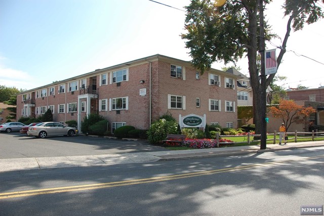 1 Bedroom Available at Brookwood Gardens. 3rd floor unit. Light and Bright. Hardwood floors. Newly renovated bathroom. Heat, hot water and cooking gas included in rent. Wall A/C in Living room. Laundry room in this building. On-site Super. Shopping and NYC bus nearby. Onsite parking.