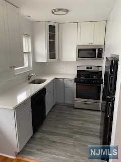 Great Size One Bedroom near Edgewater without the high rent Parking on site Large Living room with dining area small pet ok Large living room Bright unit Top Floor
