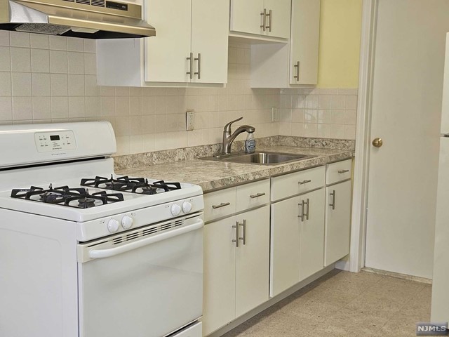 Welcome to 123 Lexington Ave, Dumont. This unit, in a 3 Family home is lovingly cared for with easy access to parks, NY Transportation, schools and shops. This entire unit has been updated including refaced Kitchen cabinets, new counter top, freshly painted with new wall to wall carpet throughou. tAlso includes new blinds, new toilet, new vanity and bathroom wall cabinet with mirror. Three window AC units included one brand new in Living room. Tenant pays Electric. Landlord pays Gas, water, landscaping and snow removal over 2 inches. Also includes 2 Tandem outside parking spaces. This bright and clean unit is truly a pleasure show. Sorry, No pets please.