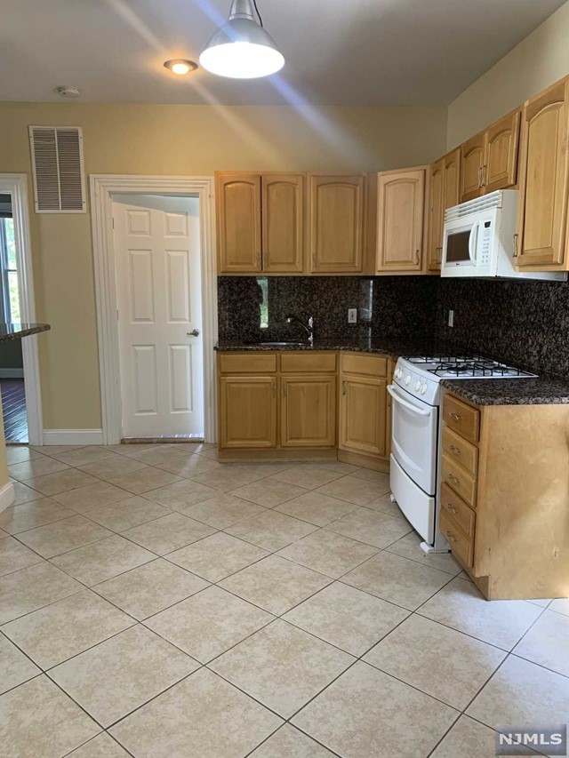 GREAT LOCATION WITH EASY ACCESS TO NYC TRANSPORTATION! THIS BEAUTIFUL 1ST FLOOR APARTMENT OFFERS LIVING RM, MODERN EAT-IN KIT FULLY EQUIPPED WITH A REFRIGERATOR, MICROWAVE, STOVE AND GRANITE COUNTERTOPS, MBR W/MBTH & SML BONUS RM, BR, BR, MAIN BTH. HARDWOOD FLOORS, CENTRAL AIR, STORAGE AND SEPARATE WASHER/DRYER IN THE BASEMENT. WI-FI INCLUDED. SORRY NO SMOKING, NO PETS, NO USE OF YARD (PARK ACROSS THE STREET) & NO DRIVEWAY (BUT PLENTY ON STREET PARKING). APPLICATION, CREDIT CHECK AND INTERVIEW REQUIRED. SCHEDULE YOUR VIEWING TODAY!