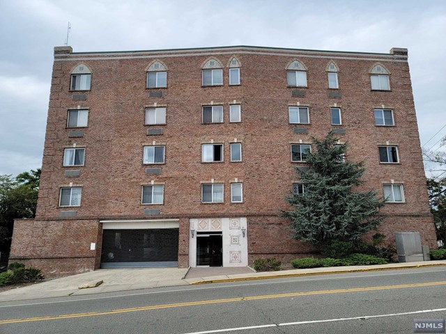 ******RARE FIND THIS PRICE***** SPACIOUS MODERN 3 BEDROOM 2 BATH CORNER LARGEST UNIT(1,615 SF) WITH OPEN LAYOUT AT DAKOTA. LOW TAX AND MAINTENANCE FEE. ALL BRICK GORGEOUS YOUNG CONDO LOCATED IN VERY CONVENIENT AREA W/ELEVATOR. THIS UNIT FEATURES NEW HARDWOOD FLOORS THROUGHOUT EXCEPT MARBLE FLOORS IN LR/DR. MODERN EAT IN KITCHEN WITH GRANITE COUNTER TOP AND ISLAND TABLE, TOP OF THE LINE STAINLESS STEEL APPLIANCES AND GENEROUS DINING SPACE. A LARGE MASTER BEDROOM/MASTER BATH WITH WALK IN CLOSET. PLENTY OF CLOSET SPACE. NEW HOT WATER TANK AND WASHER/DRYER. CONVENIENTLY LOCATED NEAR ALL NY TRANSPORTATION,SHOPS AND RESTAURANTS. TWO INDOOR PARKING SPACES INCLUDED. A MUST SEE! PARKING SPACES #5,#29