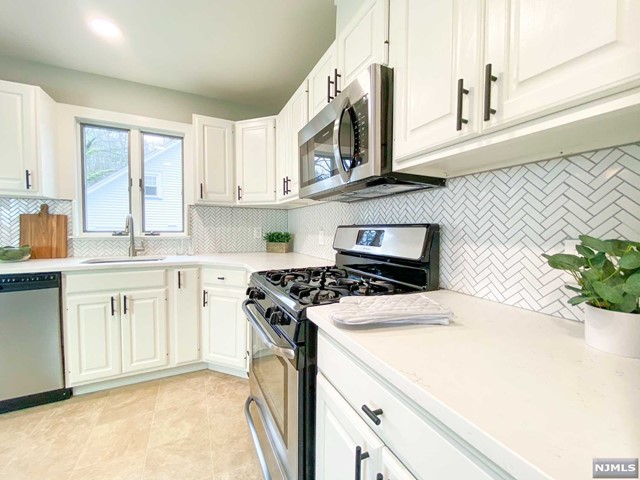 TWO FLOOR, RENOVATED apartment with PRIVATE YARD SPACE. Private, freshly paved blacktop driveway with room for 3 cars. 3 bedrooms plus a home office and a private laundry room right off of the master bedroom! Pets allowed. Utilities paid by tenant, except water. Available now. Leasing Requirements: Background/Credit check (650+ credit); 4 paystubs, 2 bank statements, income = 3x rent. Due at lease signing: 1.5 mo security deposit + 1 mo broker fee + 1st month rent.