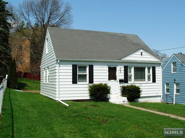 **** PART FINISHED BASEMENT WITH A HALF BATH **** CENTRAL A/C **** FIRST FLOOR HARDWOOD FLOORING **** LARGE YARD WITH STORAGE SHED **** LAWN MAINTAINANCE INCLUDED **** WASHER / DRYER / REFRIGERATOR / DISHWASHER **** REPAIRS INCLUDED **** PETS CONDITIONAL ****