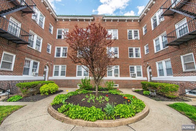 Wonderful walkable "in-town" location! Comfort and convenience in this freshly painted, sunny one bedroom condo, close to everything! Recently finished hardwood floors, newer windows, updated kitchen and bath. Laundry and designated storage in basement of stunning brick pre-war building w marble entryway. Just minutes from the train and vibrant Morristown downtown restaurants, cafes and nightlife! Monthly maintenance includes cable, internet, heat, maintenance inside & out, sewer and trash removal. Parking available in municipal lot a block away (additional charge). Don't miss this opportunity to live in the heart of historic Morristown!