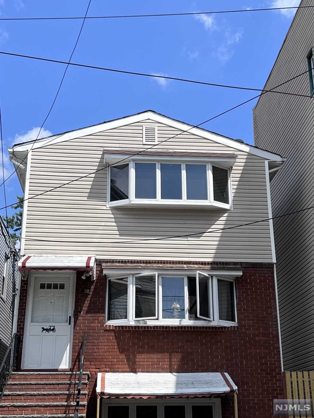 Beautiful & Updated 3 Beds, 1 full Bath, Eat-in Kitchen, Spacious living room with Hardwood floors and central air. You cant miss this one. its more beautiful than it looks like.