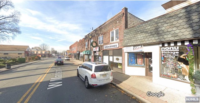 500 sq ft office space for rent right on Madison Ave in Dumont.