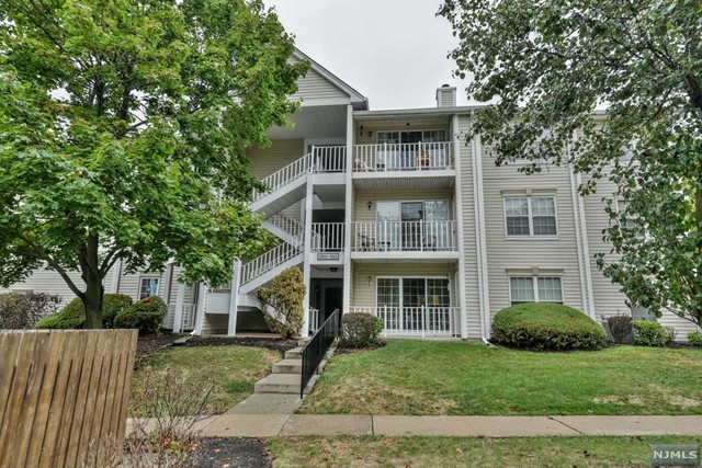Very rare and desirable end unit with basement in Darlington Ridge. A very sought after unit in the development. Condo was completely renovated in 2011. Basement is finished with office, family room, and storage. Basement is also air conditioned and heated with no steps. Stainless steel appliances, granite counter tops, and new hot water heater. The condo is very well maintained. There is a patio off the living room with sliding glass doors which also allows for a lot of natural lighting into the living room. All the rooms are a very good size and there are plenty of closets for storage. Assigned parking. This is a must see. Property offers a clubhouse, tennis courts, playground, and outdoor swimming pool.