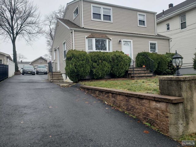 Fully Updated 1 Bed room, Kitchen, Full Tiled Bath, Den. Great neighborhood, available immediately. Minutes from Grammar School, William Paterson University, Public transportation to NYC, Etc.