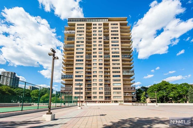 High Rise High Floor Studio Condo Apt Directly on the Hudson River with gorgeous NYC Views!...Spacious & Bright with Wood Floors, and Closets Galore...24 Hour Gated Community... ALL INCLUSIVE...Heat, AC, Water, Electric, Parking, Guest Parking, Gym, Pool, Tennis, & 24 hr Doorman.. NYC Bus Out Front, Walk to Ferry, Shopping, Edgewater Park, Basketball Courts and so much MORE!!!! Pets Conditional. Best Deal in Town!