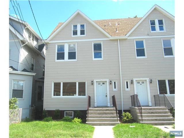 2 story 4 bedroom apartment in a 4 family house. Blocks from park ave, the Rutherford train station, bus service and schools. The apartment includes central air, dishwasher, microwave and washer/dryer. High ceilings and hardwood floors throughout. Updated kitchen and bathrooms. Landlord holds a nj real estate license.