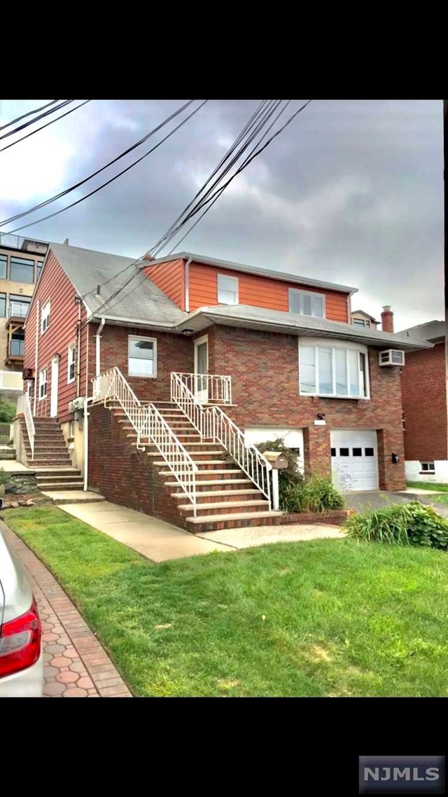THREE BEDROOM SECOND FLOOR UNIT, HARDWOOD FLOORS THROUGHOUT, LARGE EAT IN KITCHEN, OPEN DINING ROOM/LIVING ROOM, CENTRAL AIR, WASHER AND DRYER ON GROUND LEVEL. UNIT COMES WITH TWO PARKING SPACES IN DRIVEWAY. STEPS AWAY FROM BERGEN BLVD FOR NYC TRANSPORTATION. LANDLORD PAYS ALL UTILITIES EXCEPT ELECTRIC, TENANT IS RESPONSIBLE FOR SNOW REMOVAL AND RENTERS INSURANCE