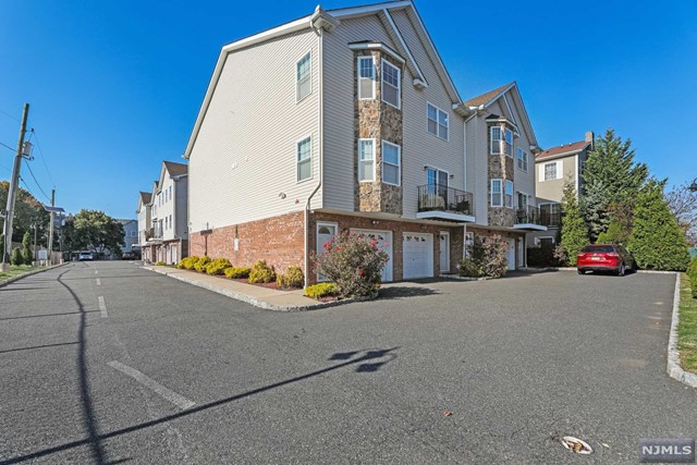 Welcome home to this newer construction end-unit town home offering open floor plan & large rooms. First floor features living room/dining room, large kitchen w/breakfast bar, granite counter tops & stainless steel appliances, large bedroom/office, full bathroom & private 1-car attached garage. Second floor features 2 large bedrooms, primary en-suite with separate tub & shower. Laundry is conveniently located on second floor. Central A/C, ample storage & hardwood floors throughout. Complex is located next to township park & pool, and close proximity to highways, shopping & more!