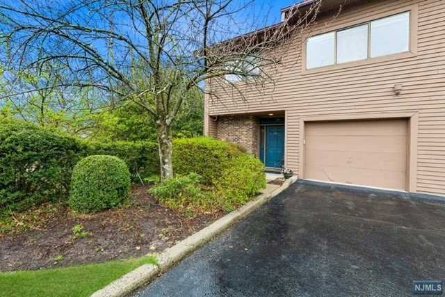 Spacious 3BR, 2.5 Bath end unit in one of the best location in Washington Commons! This corner unit backs up to the park and pool and has a great two level floor plan. The main level consists of entry foyer, living room, dining area and family room with outside entry to deck and lower patio. The spacious eat in kitchen has lovely oak wood cabinets and newer appliances. The powder room and 1-car garage are on this same level for convenience. The spacious primary bedroom w/primary bath and huge walk in closet also has an adjacent office/den/nursery area. The additional 2 bedrooms are spacious with large closet space. The laundry room with newer washer/dryer is on the second level as well for convenience. Washington Commons, a pet-friendly community, offers a pool, tennis courts, a playground, and a clubhouse. Nearby, an express bus to NYC, shopping, and a movie theater provide convenience. This home and complex balances style and practicality, offering an attractive lifestyle.