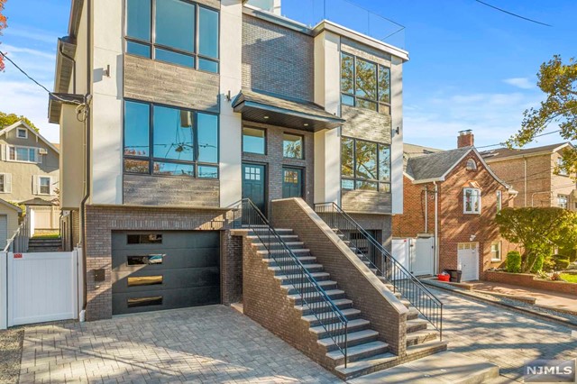 A BRAND NEW TOWNHOME THAT FEATURES BRICK AND STUCCO EXTERIOR. THE FIRST FLOOR CONTAINS A LARGE KITCHEN WITH A SLIDING DOOR TO A DECK, AS WELL AS A LIVING TOOM WITH A GAS FIREPLACE AND A POWDER ROOM OFF OF THE DINING ROOM. THE 2ND FLOOR HAS A MASTER BEDROOM WITH BUILT-IN CLOSETS AND MASTER BATH, AS WELL AS 2 OTHER BEDROOMS, A FULL BATH AND LAUNDRY. THE 3RD FLOOR FEATURES A WET BAR AND A FAMILY ROOM WITH ACCESS TO THE ROOFTOP DECK THROUGH THE SLIDING DOOR.