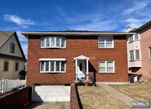 BRIGHT AND SPACIOUS 2ND FLOOR APT IN TWO FAM HOUSE! HARDWOOD FLOORS THROUGHOUT AND LARGE LIVING ROOM SPACE WITH SEPARATE DINING AREA FOR TABLE. TWO LARGE BEDROOMS WITH AMPLE CLOSET SPACE. W/D PROVIDED IN THE BASEMENT AND TENANT HAS ACCESS TO THE BACKYARD. CLOSE TO NYC TRANSPORTATION, GREAT RESTAURANTS, SCHOOLS, SHOPPING, GROCERY MARKETS, PARKS AND MORE! STREET PARKING ONLY. CALL TODAY TO SCHEDULE AN APPOINTMENT!