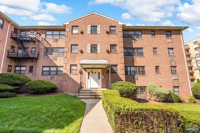 Location, location, location. Superbly well connected through three major highways, Rt 80, 17 and 4, while being a commuters dream with the bus stop to Manhattan just at the corner. Light and spacious elevated 1st floor condo in Prospect Courts with all rooms facing the beautifully landscaped central courtyard. Neat and tidy 1 bed / 1 bath, hardwood floors throughout, with ample storage. A two piece main room and a fully equipped kitchen complete this ready to move in home. Extra private storage space in the basement included. All units have clearly marked, separate utility meters. Gym and Laundry on site, plus one non garage, off street parking space. Close to parks, shopping, restaurants, houses of worship, schools and universities. Hackensack University Hospital, as well as Holly Name Medical center are minutes away. Just move in and enjoy.